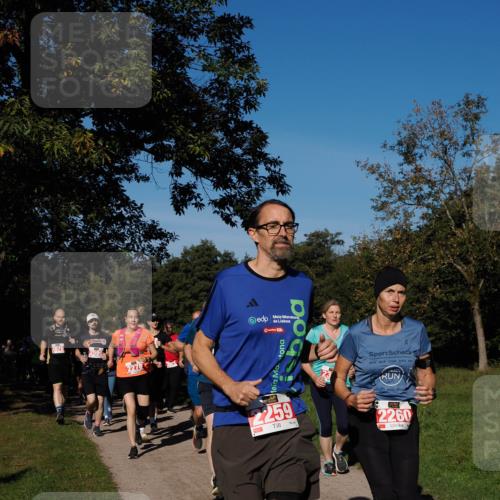 28.09.2025 - 33. Volkslauf durch das schöne Alstertal Fabian Wolf http://msf.ph/oto/8979466 28.09.2025 10:27:02 Laufen 2076, 10, 2259, 2260 meine-sportfotos.de