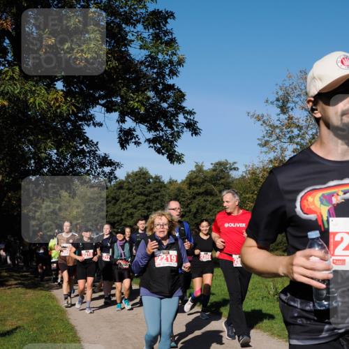28.09.2025 - 33. Volkslauf durch das schöne Alstertal Fabian Wolf http://msf.ph/oto/8979480 28.09.2025 10:27:06 Laufen 2218, 1105, 2219, 12 meine-sportfotos.de