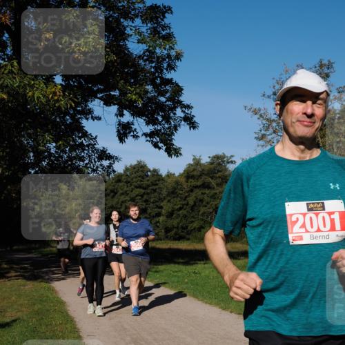 28.09.2025 - 33. Volkslauf durch das schöne Alstertal Fabian Wolf http://msf.ph/oto/8979592 28.09.2025 10:27:40 Laufen 2643, 2001 meine-sportfotos.de