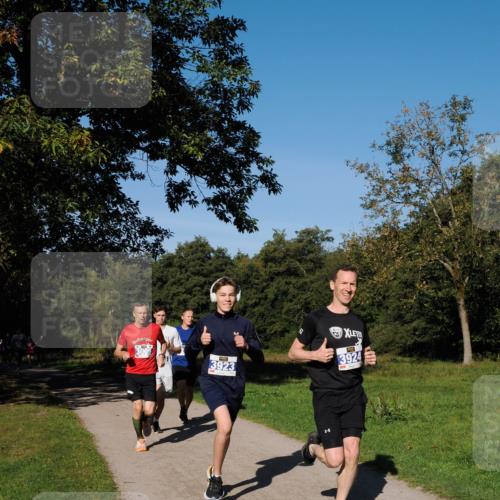 28.09.2025 - 33. Volkslauf durch das schöne Alstertal Fabian Wolf http://msf.ph/oto/8979731 28.09.2025 10:33:55 Laufen 3005, 3924, 3923 meine-sportfotos.de