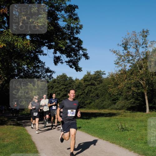 28.09.2025 - 33. Volkslauf durch das schöne Alstertal Fabian Wolf http://msf.ph/oto/8979821 28.09.2025 10:34:19 Laufen 322, 3387, 3219 meine-sportfotos.de