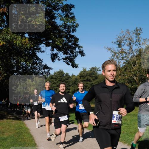 28.09.2025 - 33. Volkslauf durch das schöne Alstertal Fabian Wolf http://msf.ph/oto/8979911 28.09.2025 10:34:38 Laufen 3309, 3308, 1317 meine-sportfotos.de