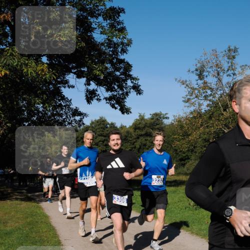 28.09.2025 - 33. Volkslauf durch das schöne Alstertal Fabian Wolf http://msf.ph/oto/8979914 28.09.2025 10:34:38 Laufen 3305, 3308, 3232 meine-sportfotos.de