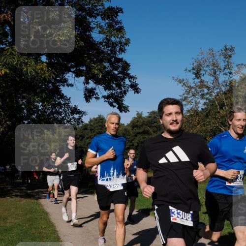28.09.2025 - 33. Volkslauf durch das schöne Alstertal Fabian Wolf http://msf.ph/oto/8979921 28.09.2025 10:34:39 Laufen 3309, 3380, 3308, 32 meine-sportfotos.de