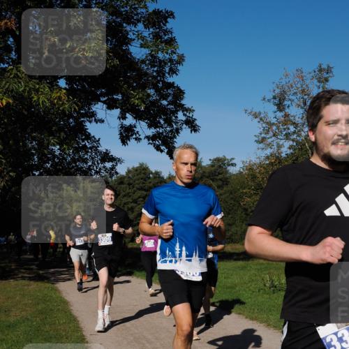 28.09.2025 - 33. Volkslauf durch das schöne Alstertal Fabian Wolf http://msf.ph/oto/8979924 28.09.2025 10:34:39 Laufen 3309, 3408, 33 meine-sportfotos.de