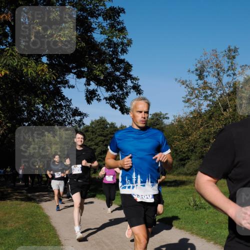28.09.2025 - 33. Volkslauf durch das schöne Alstertal Fabian Wolf http://msf.ph/oto/8979925 28.09.2025 10:34:39 Laufen 3213, 3309, 3408 meine-sportfotos.de