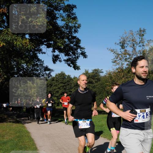28.09.2025 - 33. Volkslauf durch das schöne Alstertal Fabian Wolf http://msf.ph/oto/8979949 28.09.2025 10:34:43 Laufen 3042, 3957, 3213 meine-sportfotos.de
