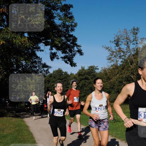 28.09.2025 - 33. Volkslauf durch das schöne Alstertal Fabian Wolf http://msf.ph/oto/8979985 28.09.2025 10:34:48 Laufen 3254, 3241, 3285, 31 meine-sportfotos.de