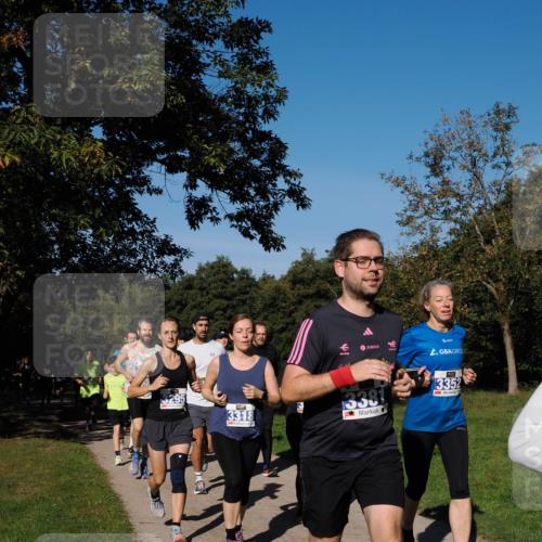 28.09.2025 - 33. Volkslauf durch das schöne Alstertal Fabian Wolf http://msf.ph/oto/8980112 28.09.2025 10:35:10 Laufen 12305, 15299, 3318, 3381, 3352 meine-sportfotos.de