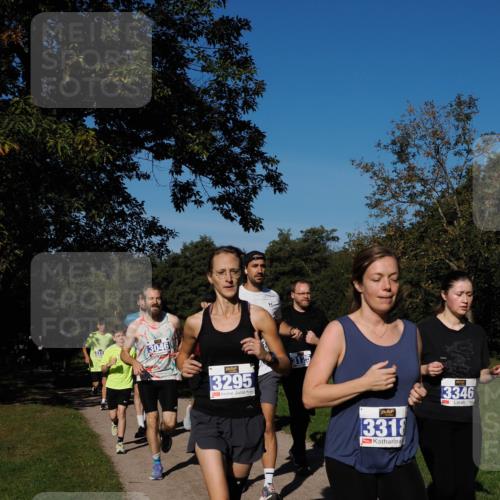 28.09.2025 - 33. Volkslauf durch das schöne Alstertal Fabian Wolf http://msf.ph/oto/8980115 28.09.2025 10:35:11 Laufen 3046, 3295, 3125, 3318, 3346 meine-sportfotos.de