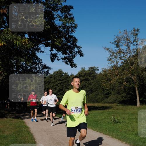 28.09.2025 - 33. Volkslauf durch das schöne Alstertal Fabian Wolf http://msf.ph/oto/8980138 28.09.2025 10:35:15 Laufen 3316, 3414, 3331 meine-sportfotos.de