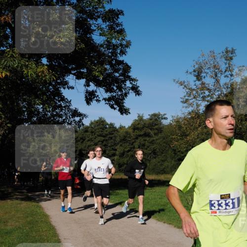 28.09.2025 - 33. Volkslauf durch das schöne Alstertal Fabian Wolf http://msf.ph/oto/8980145 28.09.2025 10:35:15 Laufen 3414, 3415, 13331 meine-sportfotos.de