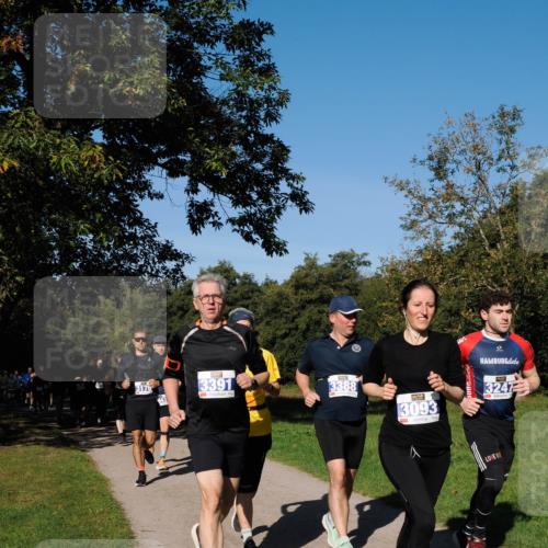 28.09.2025 - 33. Volkslauf durch das schöne Alstertal Fabian Wolf http://msf.ph/oto/8980191 28.09.2025 10:35:23 Laufen 3176, 3391, 3388, 3093, 3247 meine-sportfotos.de