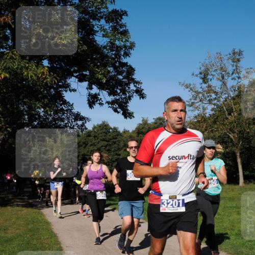 28.09.2025 - 33. Volkslauf durch das schöne Alstertal Fabian Wolf http://msf.ph/oto/8980245 28.09.2025 10:35:32 Laufen 3321, 3048, 30, 3201, 250 meine-sportfotos.de