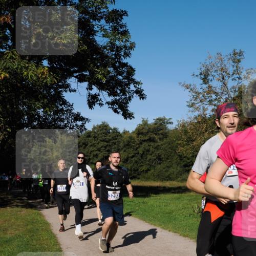28.09.2025 - 33. Volkslauf durch das schöne Alstertal Fabian Wolf http://msf.ph/oto/8980360 28.09.2025 10:35:46 Laufen 3120, 3181, 39011, 3293 meine-sportfotos.de