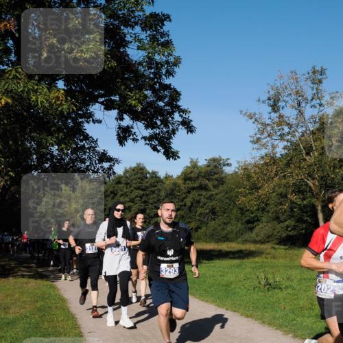 28.09.2025 - 33. Volkslauf durch das schöne Alstertal Fabian Wolf http://msf.ph/oto/8980363 28.09.2025 10:35:46 Laufen 3181, 3901, 3293, 202 meine-sportfotos.de