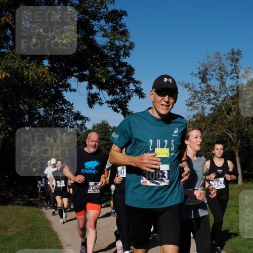 28.09.2025 - 33. Volkslauf durch das schöne Alstertal Fabian Wolf http://msf.ph/oto/8980546 28.09.2025 10:36:15 Laufen 3195, 3405, 316, 2025, 3003, 3242 meine-sportfotos.de