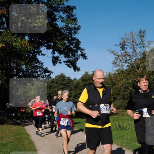 28.09.2025 - 33. Volkslauf durch das schöne Alstertal Fabian Wolf http://msf.ph/oto/8980790 28.09.2025 10:36:49 Laufen 3289, 3126, 3239, 132 meine-sportfotos.de