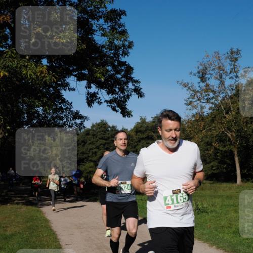 28.09.2025 - 33. Volkslauf durch das schöne Alstertal Fabian Wolf http://msf.ph/oto/8981358 28.09.2025 10:39:12 Laufen 4111, 4924, 4165 meine-sportfotos.de