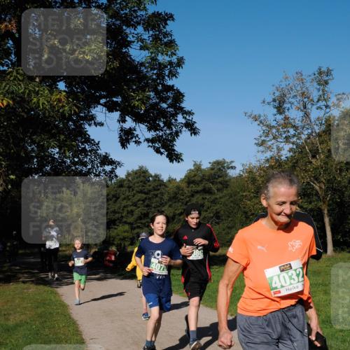 28.09.2025 - 33. Volkslauf durch das schöne Alstertal Fabian Wolf http://msf.ph/oto/8981758 28.09.2025 10:40:19 Laufen 4079, 080, 4032 meine-sportfotos.de