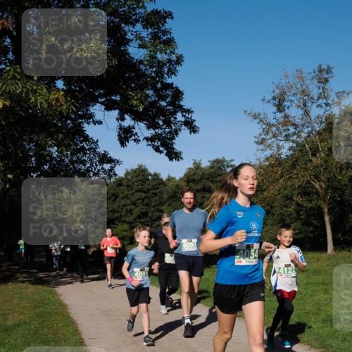28.09.2025 - 33. Volkslauf durch das schöne Alstertal Fabian Wolf http://msf.ph/oto/8981883 28.09.2025 10:40:41 Laufen 4090, 4054, 4122 meine-sportfotos.de