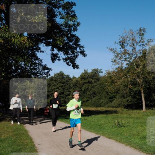 28.09.2025 - 33. Volkslauf durch das schöne Alstertal Fabian Wolf http://msf.ph/oto/8981933 28.09.2025 10:40:54 Laufen 4915, 4176 meine-sportfotos.de