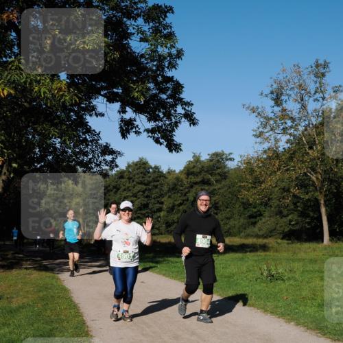28.09.2025 - 33. Volkslauf durch das schöne Alstertal Fabian Wolf http://msf.ph/oto/8982129 28.09.2025 10:42:01 Laufen 4903, 4904 meine-sportfotos.de