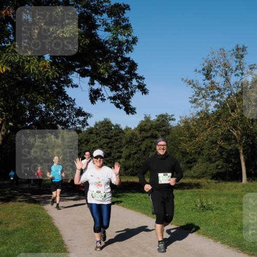 28.09.2025 - 33. Volkslauf durch das schöne Alstertal Fabian Wolf http://msf.ph/oto/8982132 28.09.2025 10:42:01 Laufen 4903, 4904 meine-sportfotos.de
