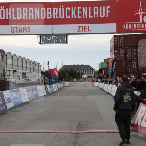 03.10.2025 - Köhlbrandbrückenlauf Yannick Fuchs http://msf.ph/oto/8982311 03.10.2025 15:40:12 Ziel  meine-sportfotos.de