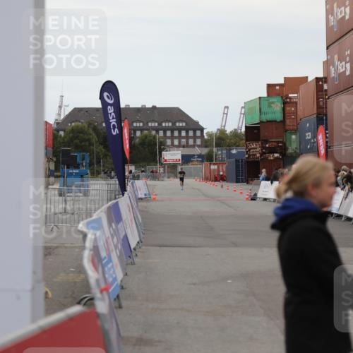 03.10.2025 - Köhlbrandbrückenlauf Yannick Fuchs http://msf.ph/oto/8982312 03.10.2025 15:43:20 Ziel  meine-sportfotos.de