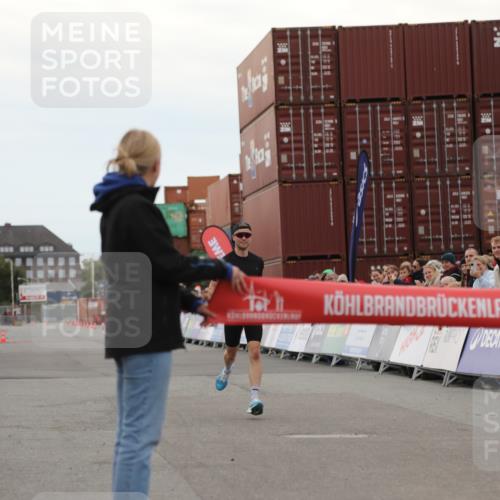 03.10.2025 - Köhlbrandbrückenlauf Yannick Fuchs http://msf.ph/oto/8982322 03.10.2025 15:43:41 Ziel 9144 meine-sportfotos.de