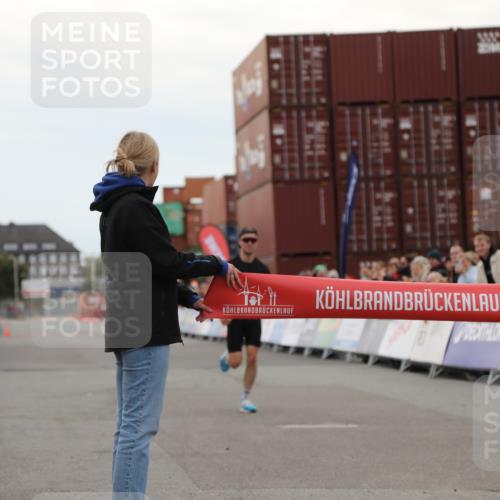 03.10.2025 - Köhlbrandbrückenlauf Yannick Fuchs http://msf.ph/oto/8982323 03.10.2025 15:43:42 Ziel 9144 meine-sportfotos.de