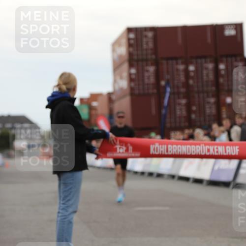 03.10.2025 - Köhlbrandbrückenlauf Yannick Fuchs http://msf.ph/oto/8982324 03.10.2025 15:43:42 Ziel 9144 meine-sportfotos.de