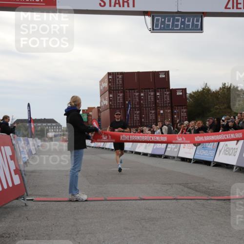 03.10.2025 - Köhlbrandbrückenlauf Yannick Fuchs http://msf.ph/oto/8982327 03.10.2025 15:43:42 Ziel 9144 meine-sportfotos.de