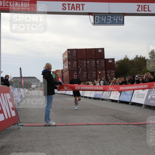 03.10.2025 - Köhlbrandbrückenlauf Yannick Fuchs http://msf.ph/oto/8982328 03.10.2025 15:43:43 Ziel 9144 meine-sportfotos.de