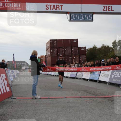 03.10.2025 - Köhlbrandbrückenlauf Yannick Fuchs http://msf.ph/oto/8982331 03.10.2025 15:43:43 Ziel 9144 meine-sportfotos.de