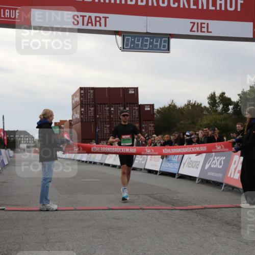 03.10.2025 - Köhlbrandbrückenlauf Yannick Fuchs http://msf.ph/oto/8982336 03.10.2025 15:43:44 Ziel 9144 meine-sportfotos.de