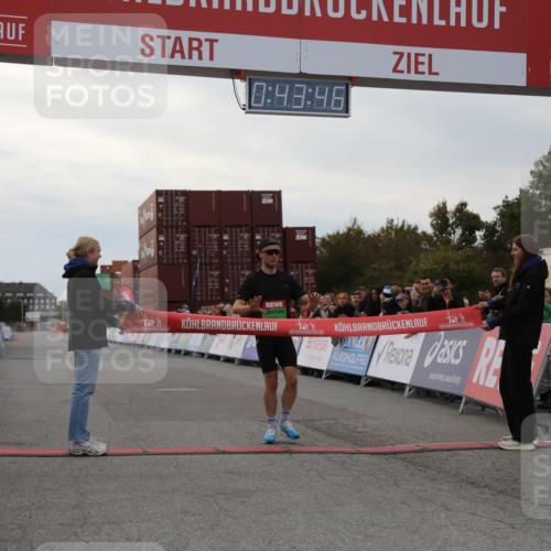 03.10.2025 - Köhlbrandbrückenlauf Yannick Fuchs http://msf.ph/oto/8982338 03.10.2025 15:43:44 Ziel 9144 meine-sportfotos.de