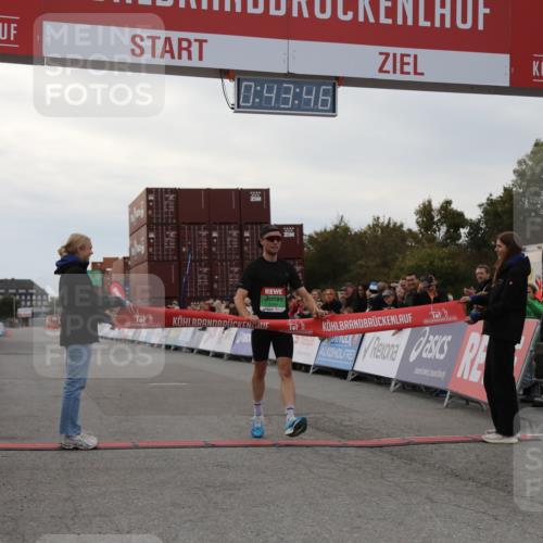 03.10.2025 - Köhlbrandbrückenlauf Yannick Fuchs http://msf.ph/oto/8982339 03.10.2025 15:43:44 Ziel 9144 meine-sportfotos.de