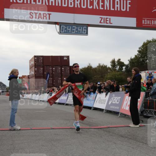 03.10.2025 - Köhlbrandbrückenlauf Yannick Fuchs http://msf.ph/oto/8982342 03.10.2025 15:43:45 Ziel 9144 meine-sportfotos.de