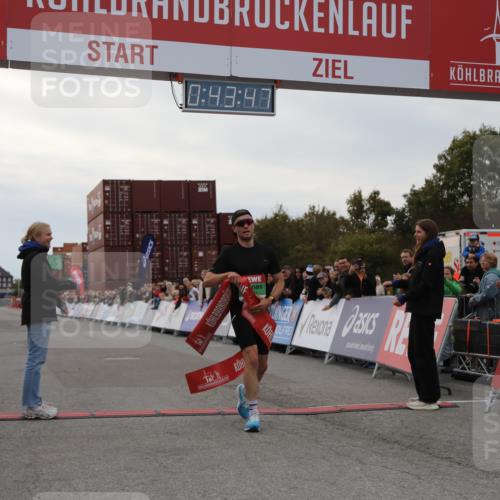 03.10.2025 - Köhlbrandbrückenlauf Yannick Fuchs http://msf.ph/oto/8982343 03.10.2025 15:43:45 Ziel 9144 meine-sportfotos.de