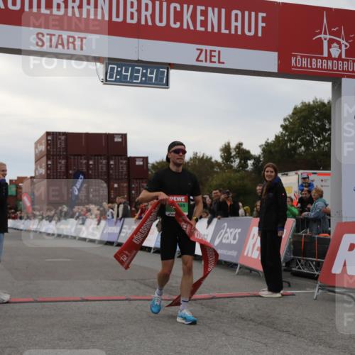 03.10.2025 - Köhlbrandbrückenlauf Yannick Fuchs http://msf.ph/oto/8982346 03.10.2025 15:43:45 Ziel 9144 meine-sportfotos.de