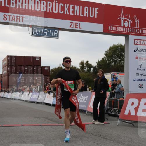 03.10.2025 - Köhlbrandbrückenlauf Yannick Fuchs http://msf.ph/oto/8982349 03.10.2025 15:43:46 Ziel 9144 meine-sportfotos.de