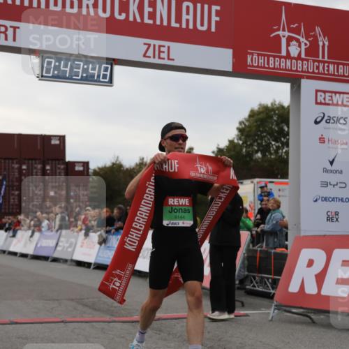 03.10.2025 - Köhlbrandbrückenlauf Yannick Fuchs http://msf.ph/oto/8982351 03.10.2025 15:43:46 Ziel 9144 meine-sportfotos.de