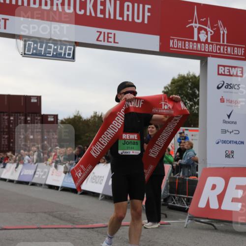 03.10.2025 - Köhlbrandbrückenlauf Yannick Fuchs http://msf.ph/oto/8982352 03.10.2025 15:43:46 Ziel 9144 meine-sportfotos.de