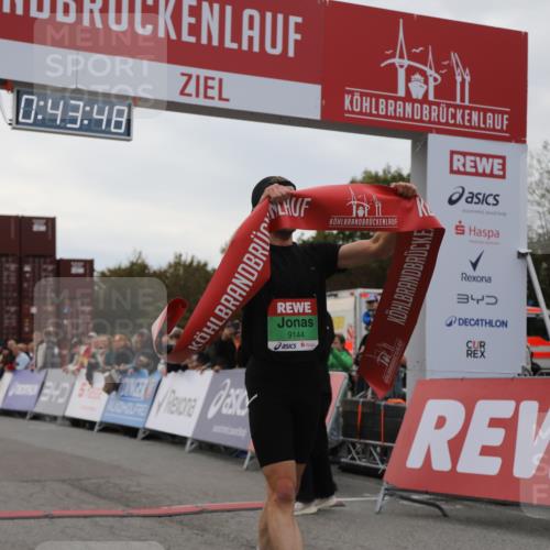 03.10.2025 - Köhlbrandbrückenlauf Yannick Fuchs http://msf.ph/oto/8982353 03.10.2025 15:43:47 Ziel 9144 meine-sportfotos.de