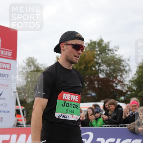 03.10.2025 - Köhlbrandbrückenlauf Yannick Fuchs http://msf.ph/oto/8982359 03.10.2025 15:43:48 Ziel 9144 meine-sportfotos.de