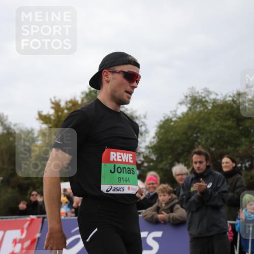03.10.2025 - Köhlbrandbrückenlauf Yannick Fuchs http://msf.ph/oto/8982360 03.10.2025 15:43:49 Ziel  meine-sportfotos.de