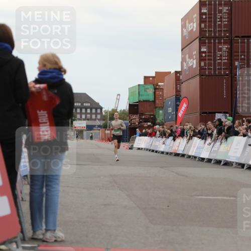 03.10.2025 - Köhlbrandbrückenlauf Yannick Fuchs http://msf.ph/oto/8982364 03.10.2025 15:44:49 Ziel 7004 meine-sportfotos.de