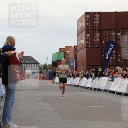 03.10.2025 - Köhlbrandbrückenlauf Yannick Fuchs http://msf.ph/oto/8982371 03.10.2025 15:44:52 Ziel 7004 meine-sportfotos.de